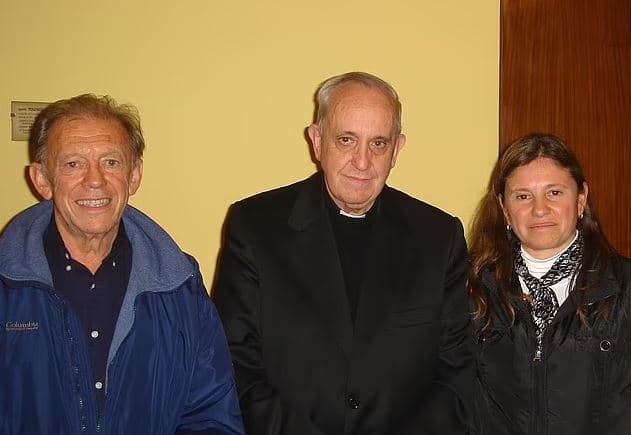 Familja e Papa Françeskut thyen heshtjen, shkruan për për vdekjen e tij