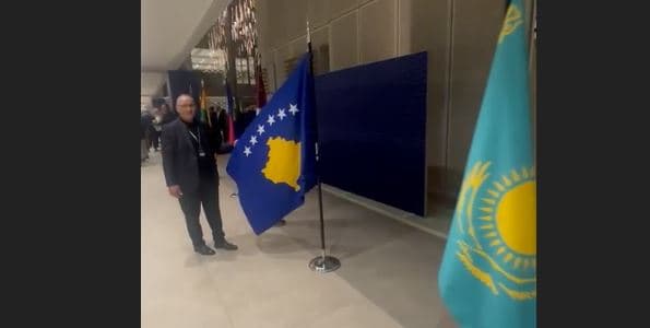 Flamuri i Kosovës ngrihet në Beograd