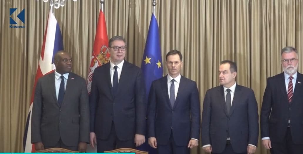 Qëndrimi i Londrës: Britania nuk do ta "rrëzoj" Vuçiqin (VIDEO)