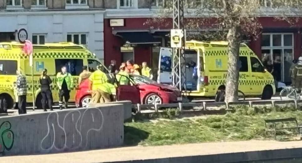 Makina përplaset me turmën, pesë persona të lënduar në Kopenhagë