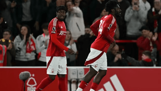 Nottinghami e mposht Unitedin, ia vështirëson Cityt punën për Champions