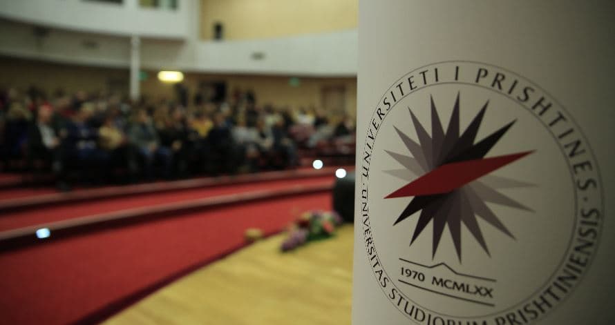 Mbahet sot ceremonia e dhurimit të 67 titujve për fondin e bibliotekës së Fakultetit Filozofik