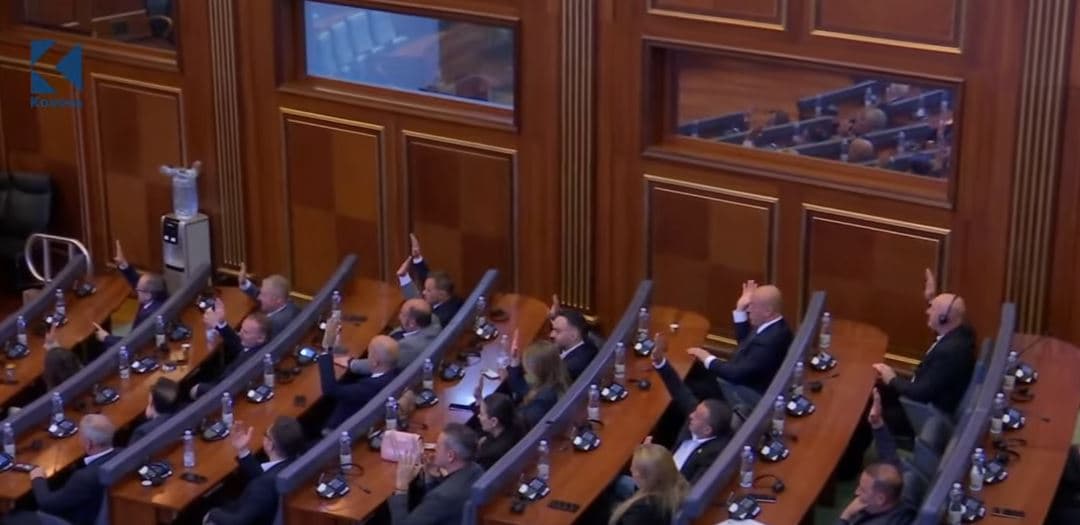 Ngërçi në Kuvend: Albulena Haxhiu, tani nuk i ka as 57 vota (VIDEO)