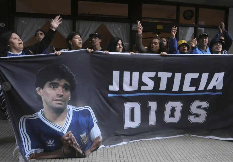 Mjekët dëshmojnë se Maradona nuk duhej t'i nënshtrohej një operacioni para vdekjes së tij