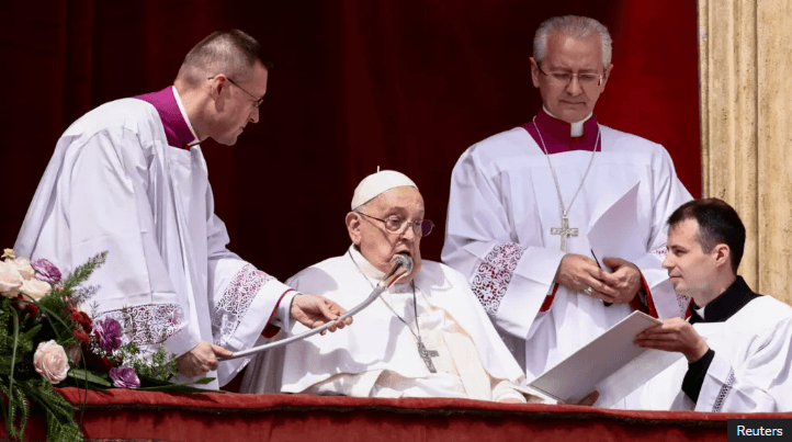 Papa Françesku shfaqet të dielën e Pashkëve pas një sëmundjeje të rëndë