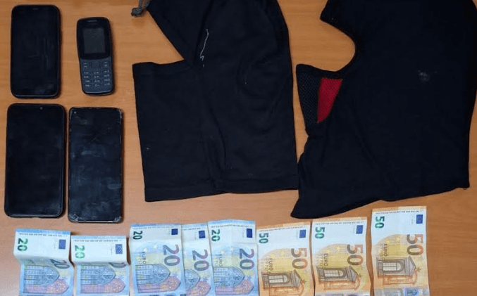 Vodhën rreth 10 mijë euro nga një shtëpi në Ferizaj, arrestohen dy të rritur dhe një i mitur