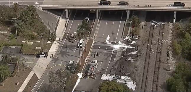 Florida, ShBA: Aeroplani përplaset në autostradë, vdesin tre persona