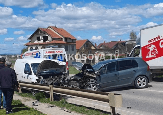 Aksident në Lloshkobare të Ferizajt, dy të lënduarit jashtë rrezikut për jetë