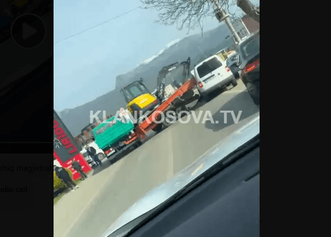 Aksident trafiku mes tri automjeteve në Raushiq