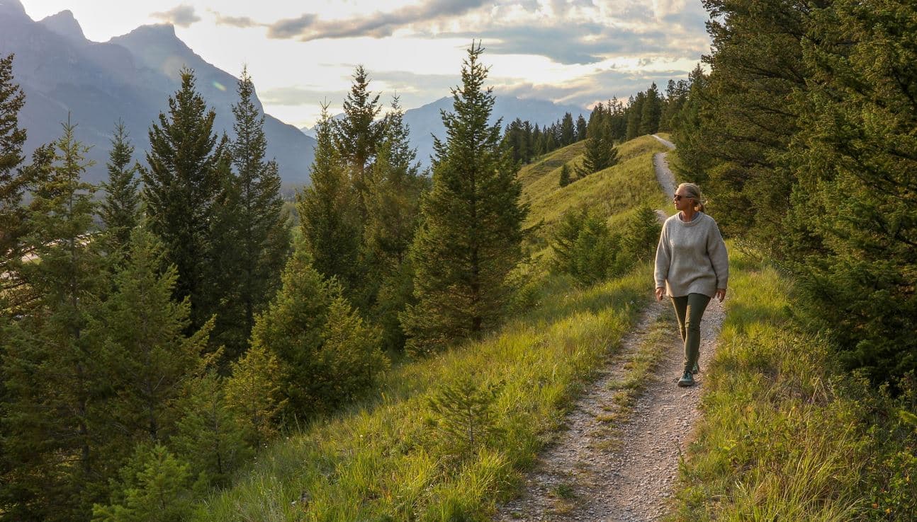 Lëvizja “mindful walking” po fiton popullaritet - ecje me vetëdije për mendje më të qetë