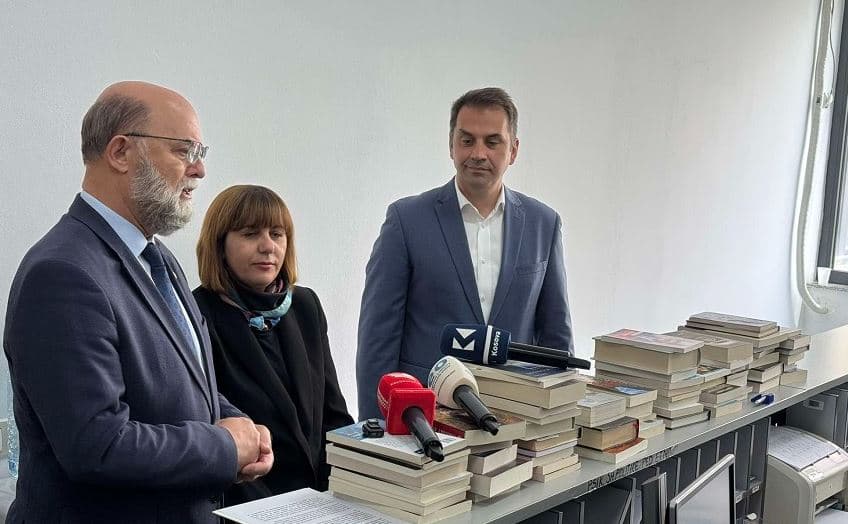 Bibliotekës së Fakultetit Filozofik i dhurohen 67 tituj të rinj