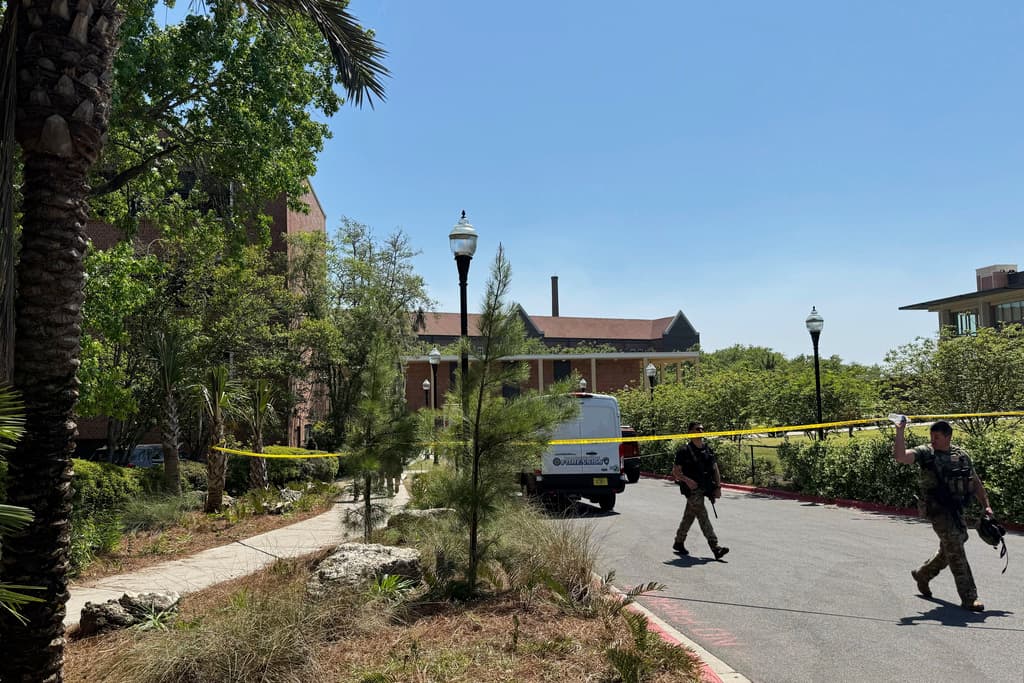I dyshuari për të shtënat në Universitetin e Floridës, djali i zëvendëses së sherifit