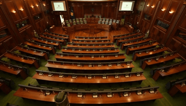 Kuvendi njofton zyrtarisht, vazhdimi i seancës konstituive nesër nga ora 10.00