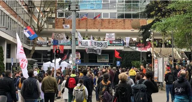 Në ditën e tretë të bllokadës, RTS detyrohet të ndryshojë skemën programore