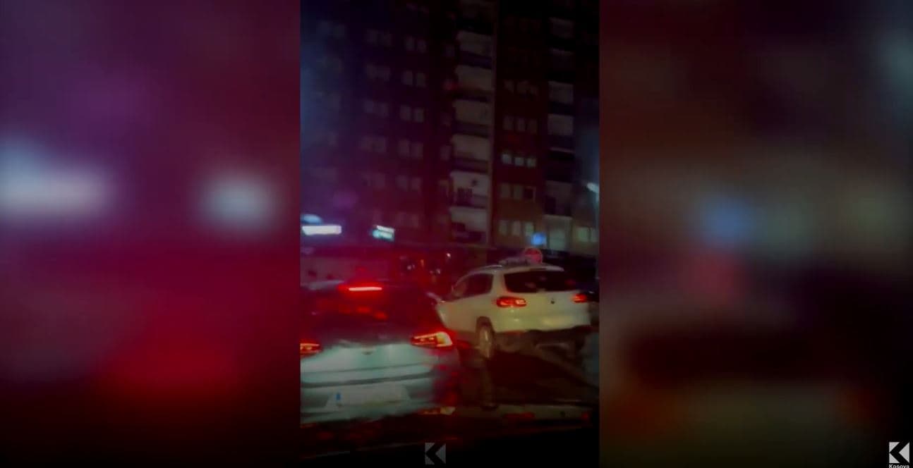 Një banesë në katin e pestë u përfshi nga zjarri në "Muharrem Fejza", nuk ka të lënduar (VIDEO)