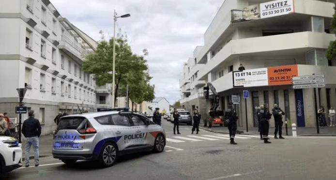 Një i vrarë e tre të plagosur nga një sulm me thikë brenda një shkolle në Nantes të Francës