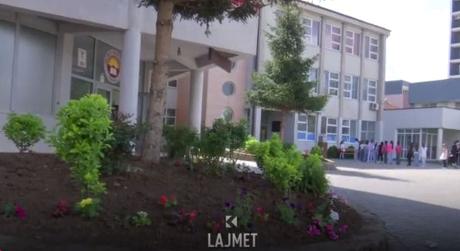 Hynë në dy shkolla, të miturit vjedhin atlete (VIDEO)
