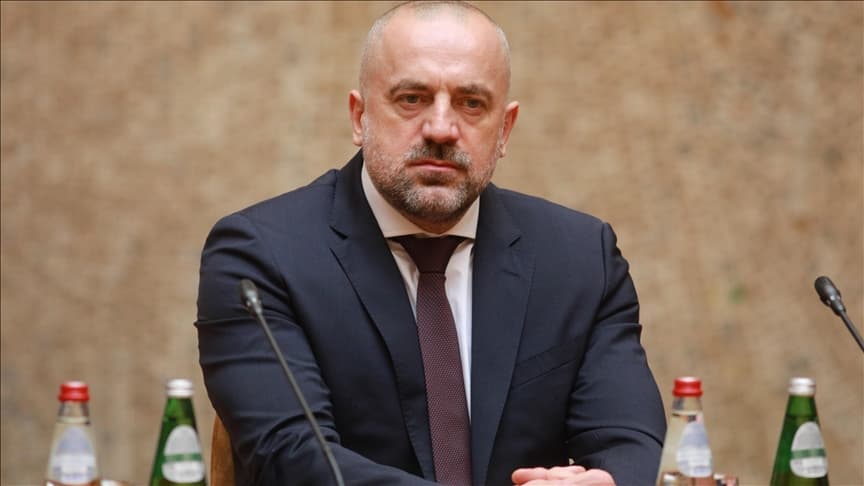 Kosova urdhëron arrestimin e Radoiçiqit dhe 19 serbëve të dyshuar për vrasjen e 106 civilëve në Gjakovë
