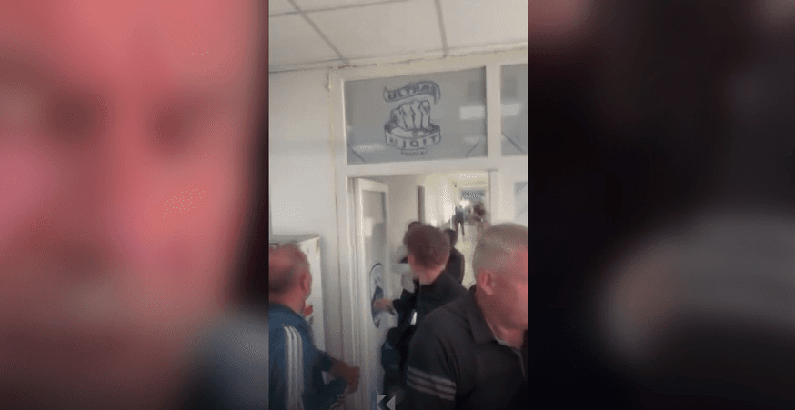 Përleshje pas përfundimit të ndeshjes në Ligën e Dytë
