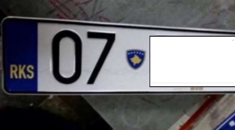 Gruaja raporton në polici se i janë vjedhur targat, del se iu konfiskuan