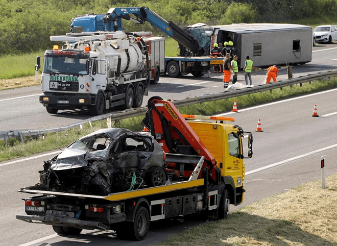 Aksidenti në Kroaci, shefi i zjarrfikësve: Skenat ishin kaotike, një trup i pajetë ishte nën autobus