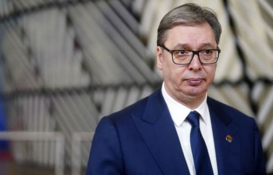 AP: Protestat në rritje përbëjnë sfidën më serioze për presidentin populist të Serbisë