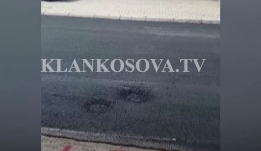 Ankohet qytetari, asfaltimi i rrugës "Bajram Bahtiri" po bëhet me gropa (VIDEO)