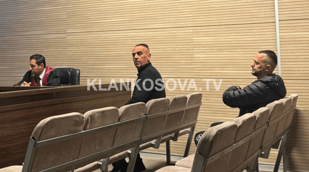 ‘Beqa’ nga Prizreni i akuzuar për përfitimin e 78 mijë € në emër të fajdesë del para gjykatës, kamerat e ‘stresojnë’