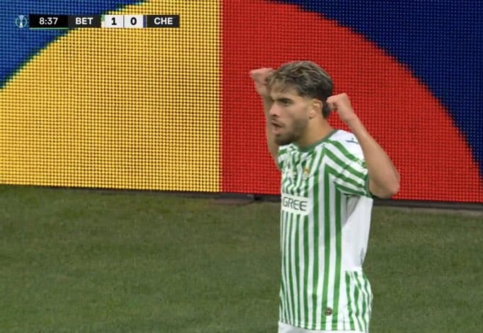 Betisi në epërsi ndaj Chelseat, shënon golin historik në një finale evropiane