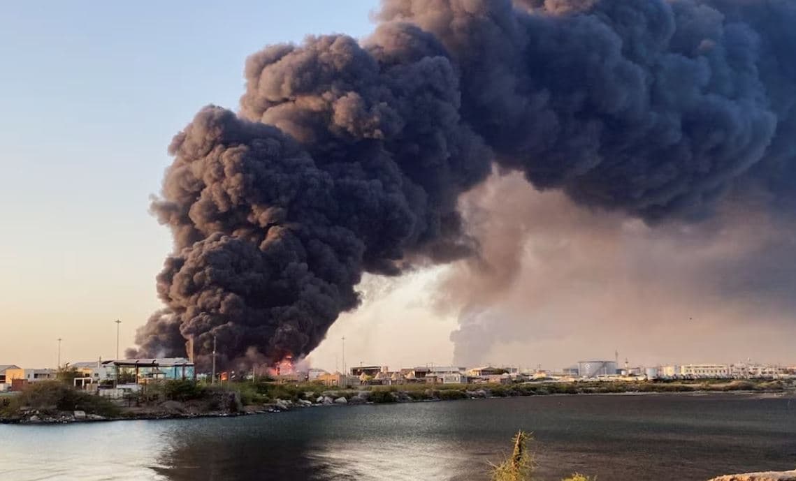 Porti i Sudanit përfshihet nga zjarri
