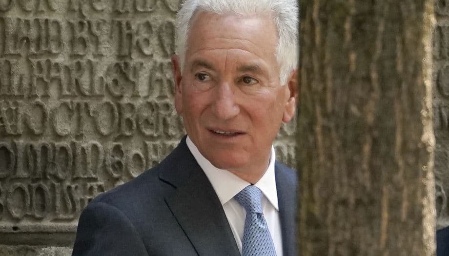 Senati konfirmon babanë e dhëndrit të Trumpit si ambasador në Francë
