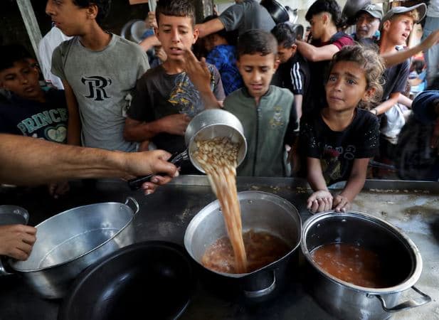 Gaza ende pret ndihmë ndërsa presioni ndaj Izraelit rritet