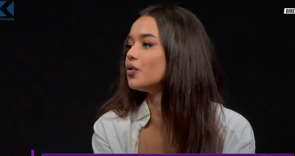 "Jam mbyllë, kam qajtë", Olisa Xharrahu rrëfehet për bullizimin që ju bë (VIDEOI)