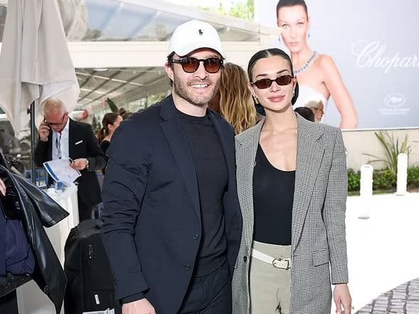 Ed Westwick më se i lumtur pranë gruas së tij