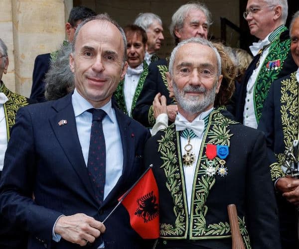 Preljocaj lartëson emrin e Shqipërisë, bëhet pjesë e Akademisë së Arteve të Bukura të Francës