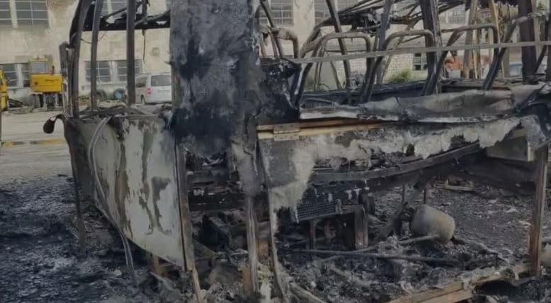 Katër autobusë shkrumbohen në Lushnjë