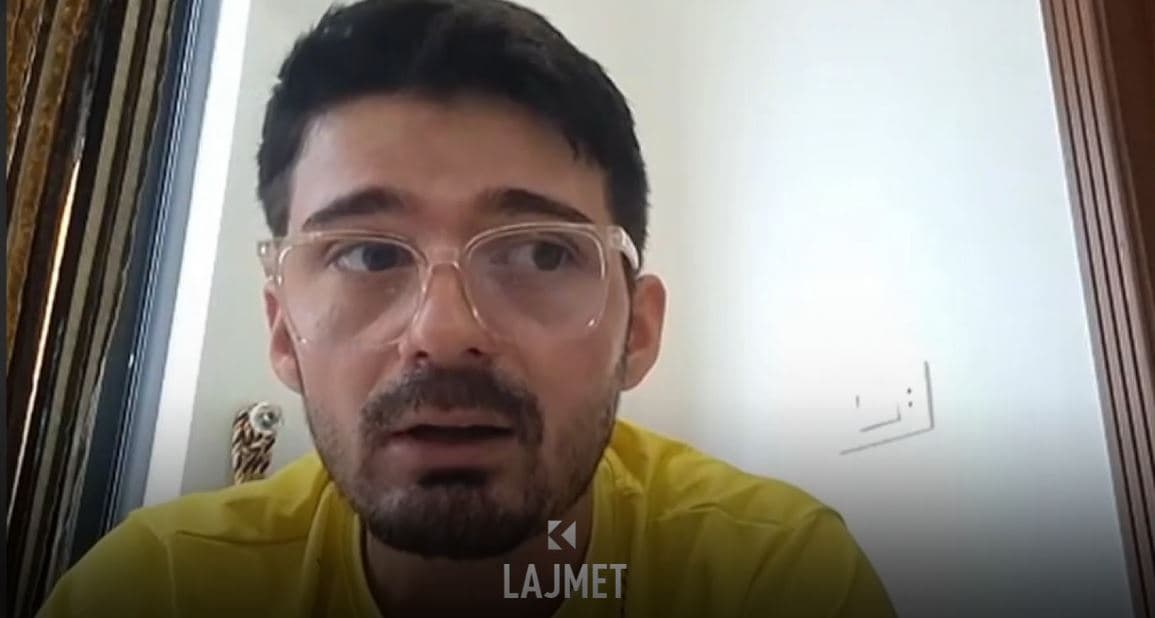 Kosovari nuk arrin t’i propozojë të dashurës në Indonezi, konflikti e lë në Pakistan (VIDEO)