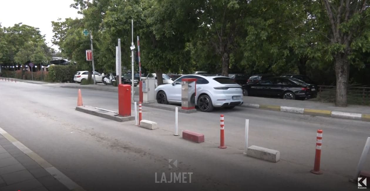 “Ndëshkimi” i pacientëve: QKUK fiton 84 mijë euro prej parkingut për katër muaj (VIDEO)
