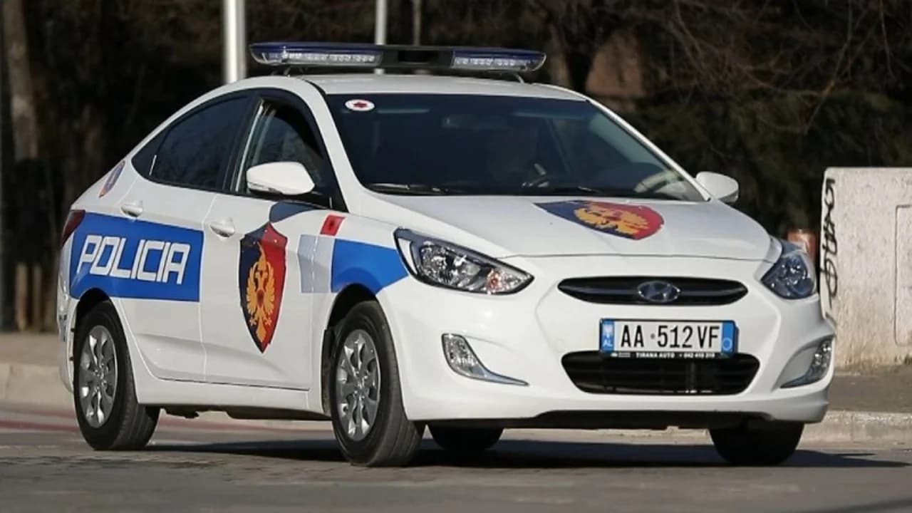 Arrestohet 38-vjeçari në Durrës, theu xhamin e një automjeti dhe i mori me dhunë çantën shoferit