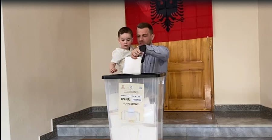 Qytetarët nga Kosova votojnë në Kukës