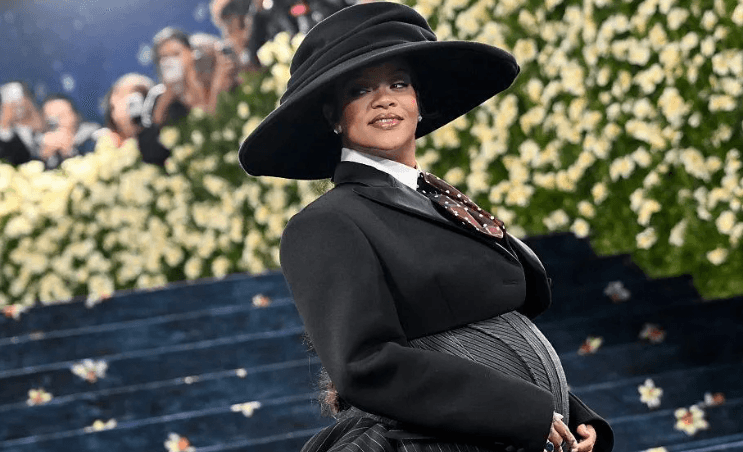 Rihanna shtatzënë me fëmijën e tretë