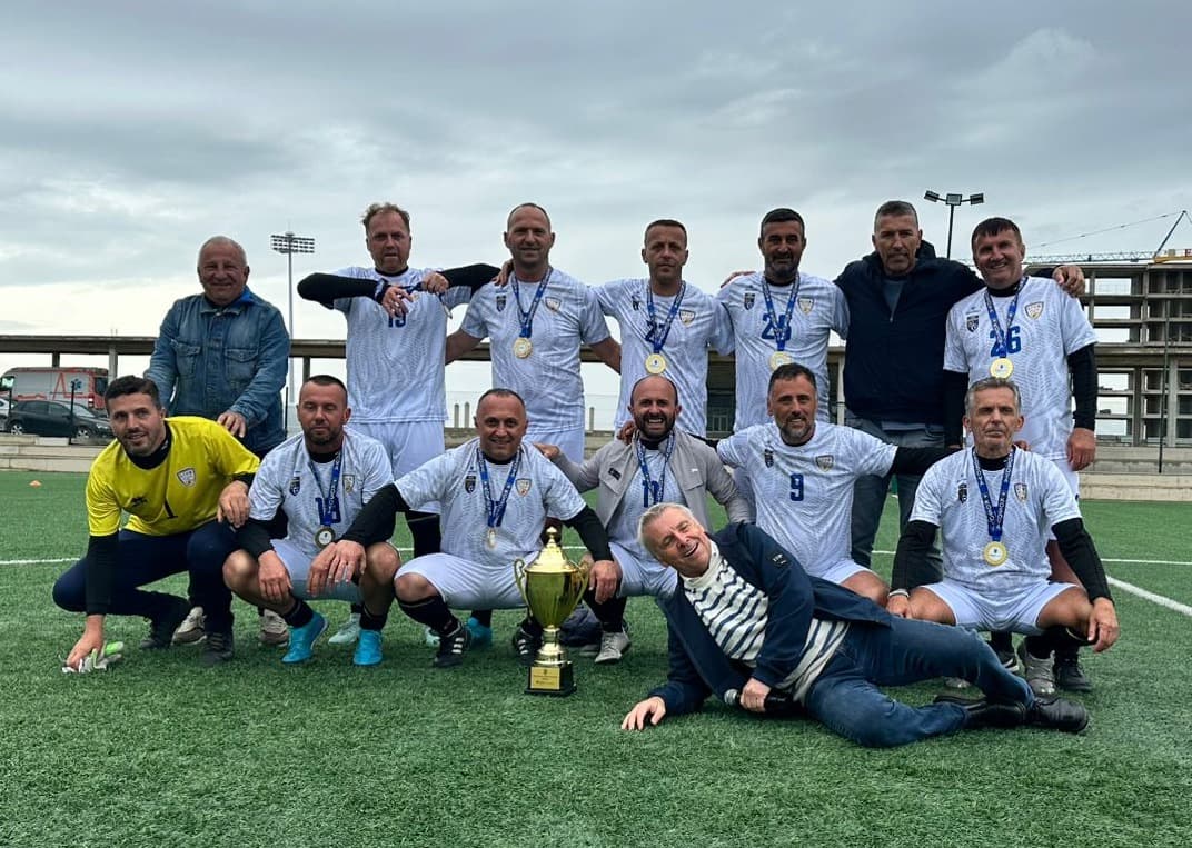 Veteranët e FFK-së e fitojnë turneun “Futbolli na bashkon”, iniciuar nga ambasadori Rohde