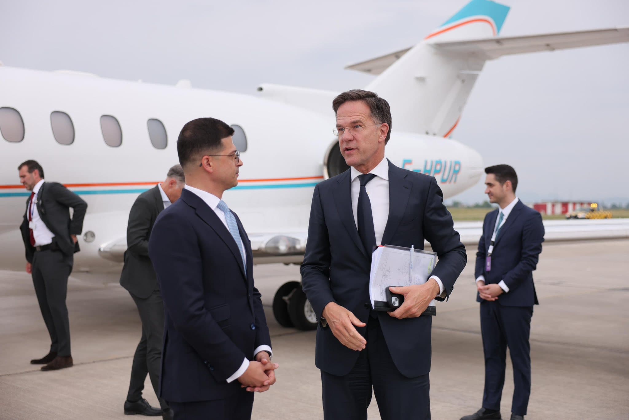 Rutte mbërrin në Tiranë, Vengu: Dëshmi e rolit të shtuar të Shqipërisë në NATO