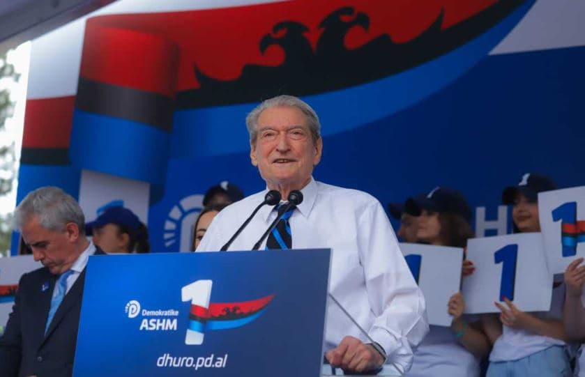 Berisha në Tropojë: Ministrat notojnë në luks, shqiptarët mezi shtyjnë muajin