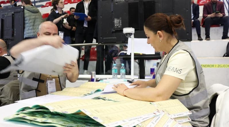 Përfundon numërimi i votave të diasporës në 11 qarqe të Shqipërisë, vijon vetëm në Korçë