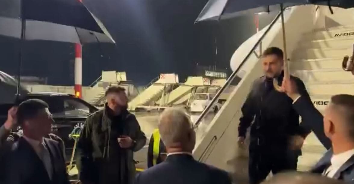 Zelensky mbërrin në Shqipëri (VIDEO)