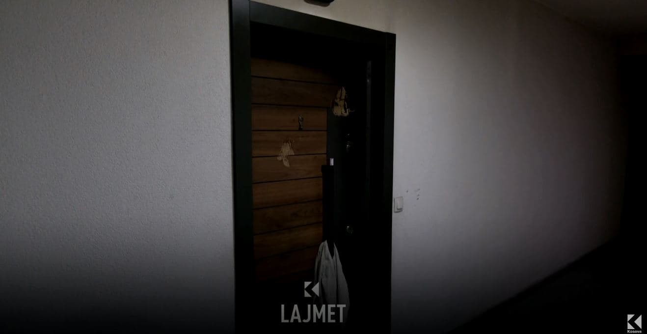 Digjet banesa, zjarrfikësit shpëtojnë familjen në Ferizaj (VIDEO)