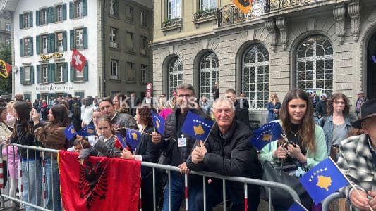 Bashkatdhetarët në Bern me pritje madhështore për Osmanin (VIDEO)