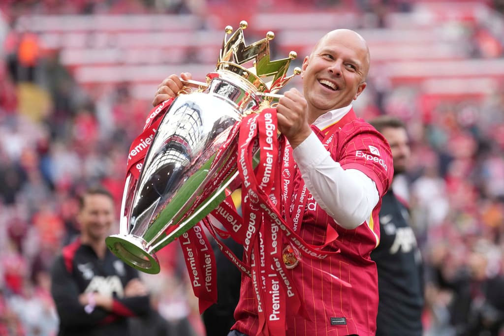 Arne Slot shpallet Trajneri i Vitit në Premier League