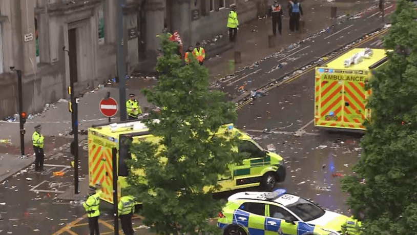 Incident në qendër të Liverpool-it gjatë paradës: Vetura godet këmbësorët